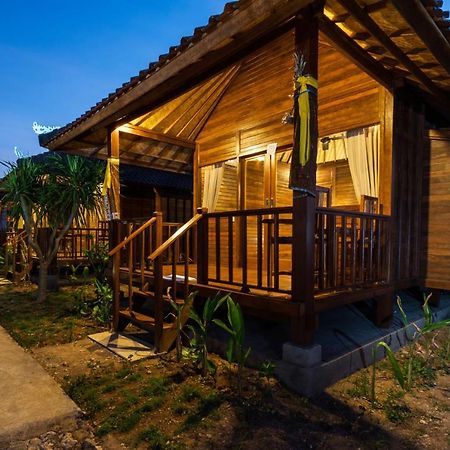Hotel Gatri Hut à Lembongan Extérieur photo
