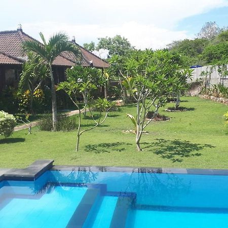 Hotel Gatri Hut à Lembongan Extérieur photo