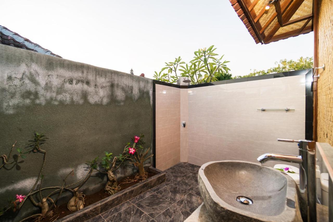 Hotel Gatri Hut à Lembongan Extérieur photo