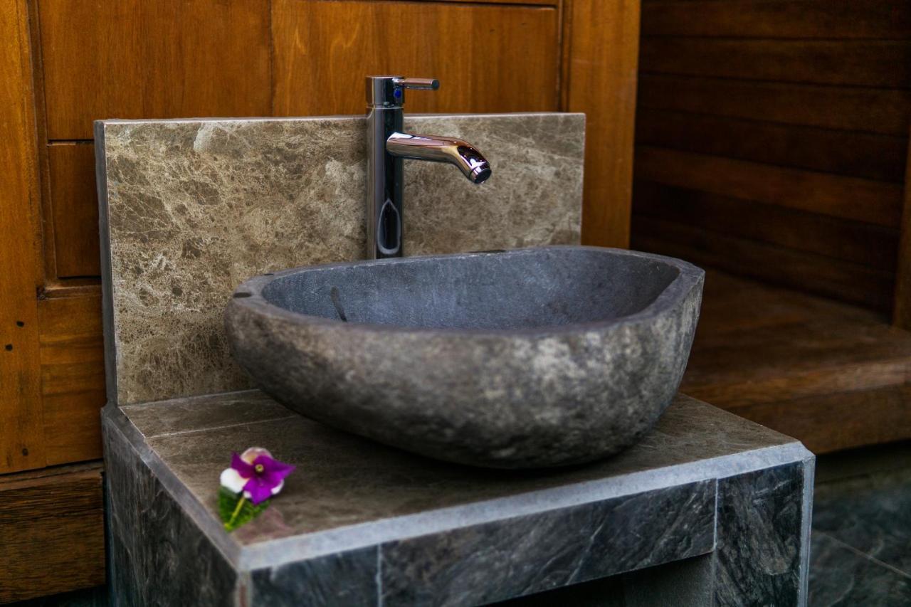 Hotel Gatri Hut à Lembongan Extérieur photo