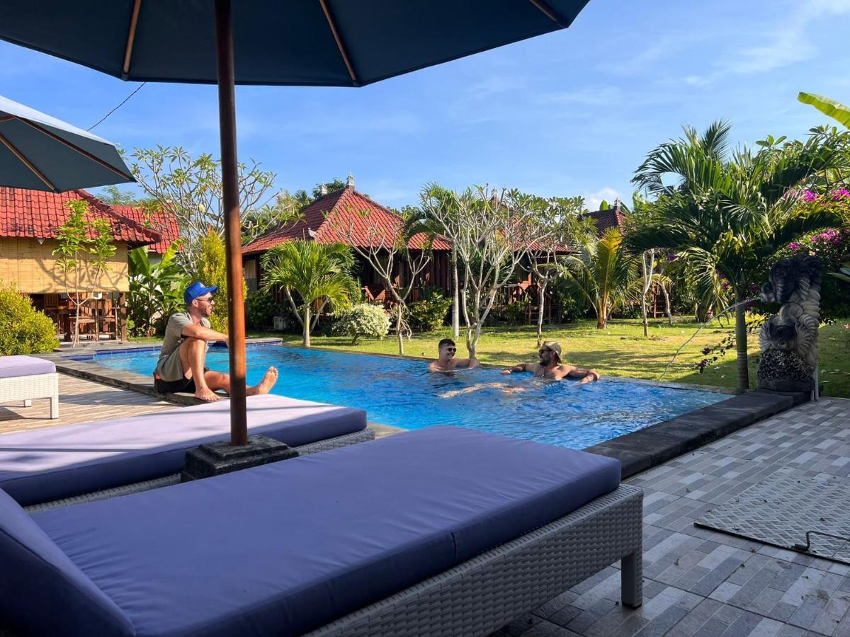 Hotel Gatri Hut à Lembongan Extérieur photo