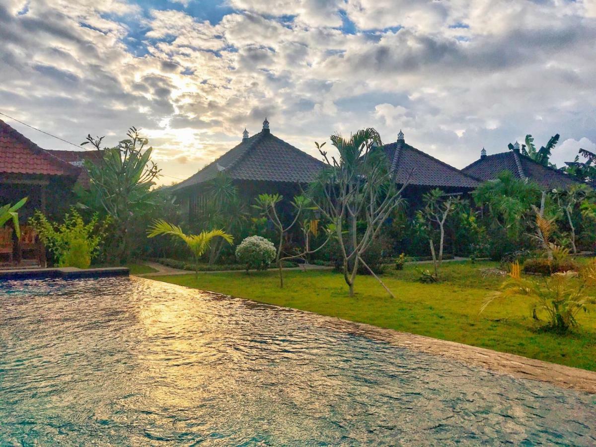 Hotel Gatri Hut à Lembongan Extérieur photo