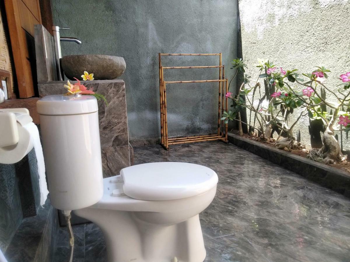 Hotel Gatri Hut à Lembongan Extérieur photo