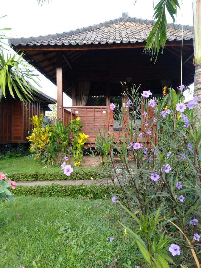 Hotel Gatri Hut à Lembongan Extérieur photo
