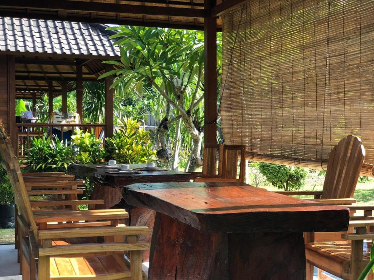 Hotel Gatri Hut à Lembongan Extérieur photo