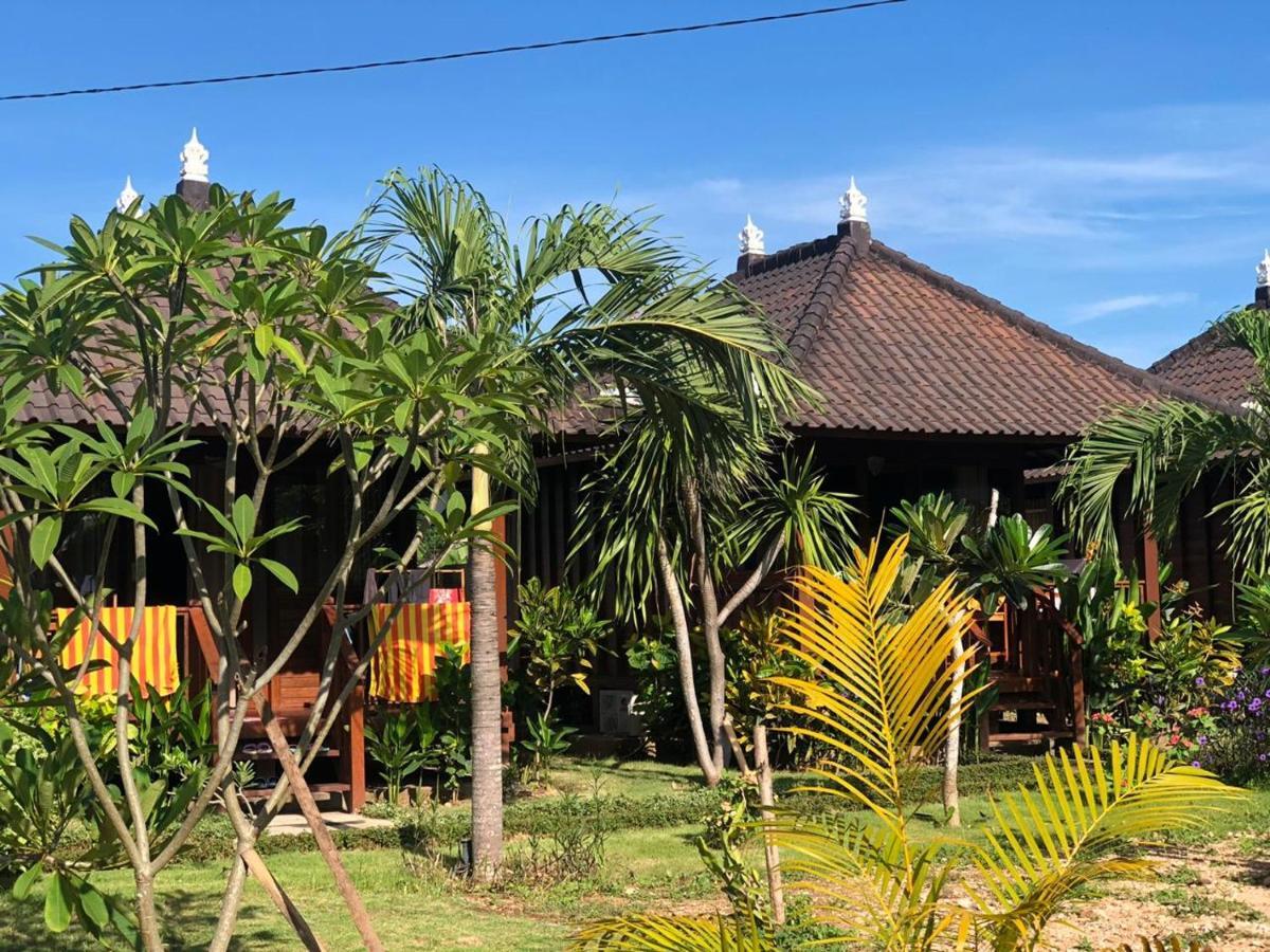 Hotel Gatri Hut à Lembongan Extérieur photo
