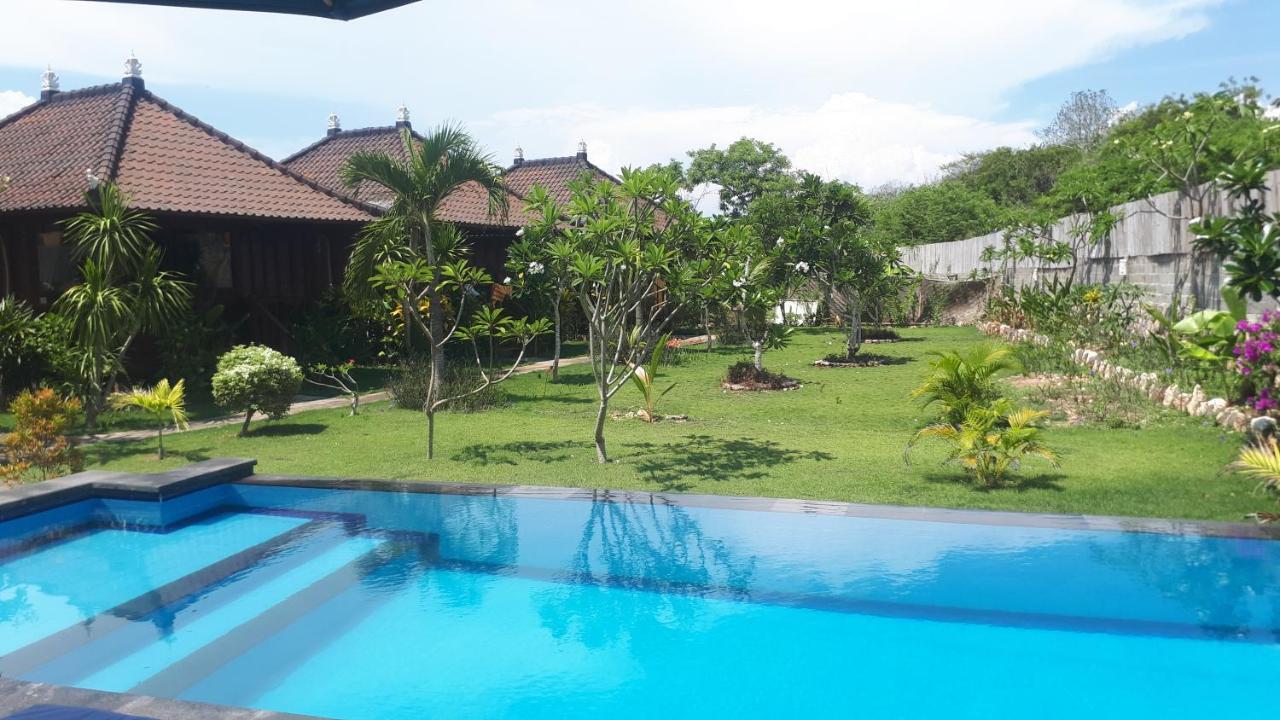 Hotel Gatri Hut à Lembongan Extérieur photo