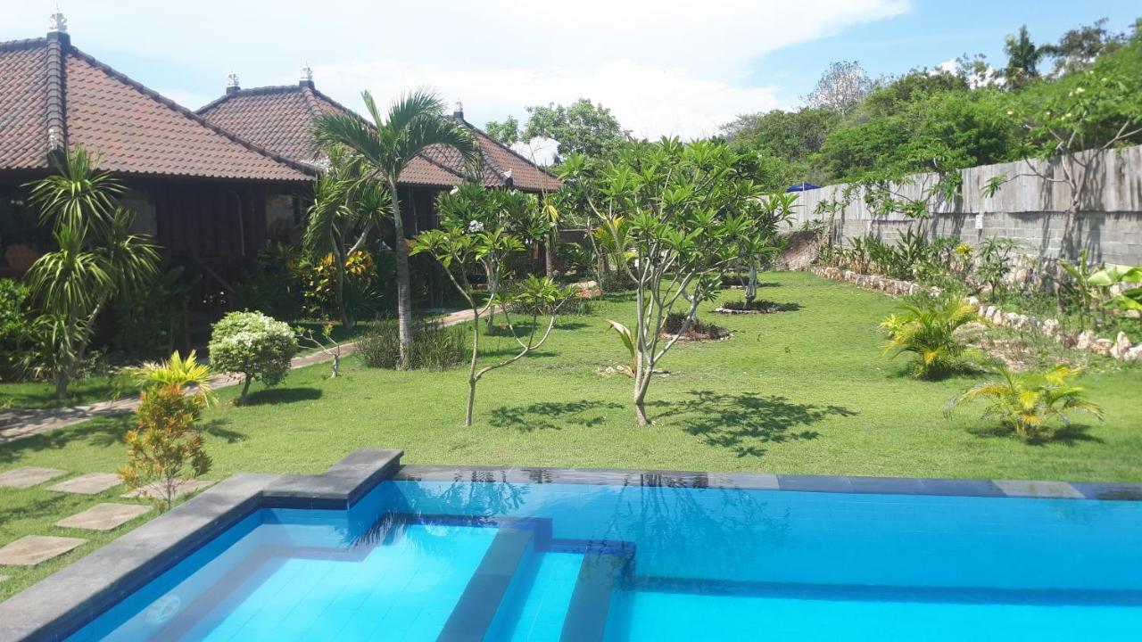 Hotel Gatri Hut à Lembongan Extérieur photo